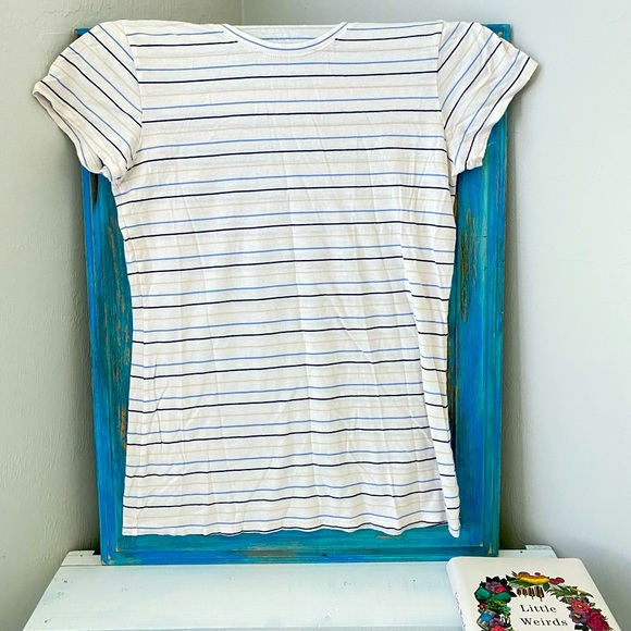 VINCE Short Sleeve Relaxed Tee (small) - Picture 2 of 2